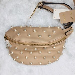 ✨Le Miel Girly pearl purse with gold chain✨